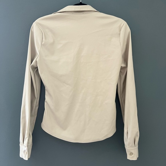 Medium Cream Ruched Button Up - Picture 4 of 5